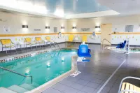 Fairfield Inn & Suites Hutchinson - piscine