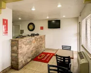 Econo Lodge East - Moteles