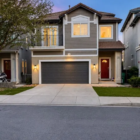 "BEAUTIFUL VIEWS" 5 Bed/3.5 Bath Sparks/Reno Lake Home - sleeps 20