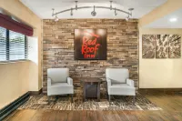 Red Roof Inn Detroit Metro Airport - Taylor - Parking