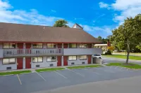 Red Roof Inn Cleveland - Westlake - parking