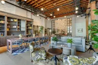 Trilogy Hotel Montgomery, Autograph Collection - parking
