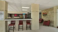 Red Roof Inn & Conference Center Chicago – Aurora/ Fox Valley - 2-Star