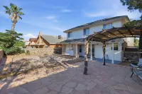 Savor Desert Sunsets With Fireplace In El Paso 3 Bedroom Home - homestay