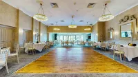 Cbh Rowton Hall Hotel and Spa - piscine