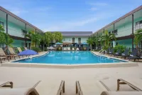 Island House Resort Hotel - Pools