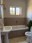 Awesome Family Home in Midrand - 2-نجوم