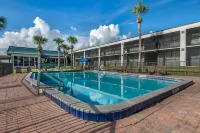 Quality Inn & Suites Palatka Riverfront - Pools