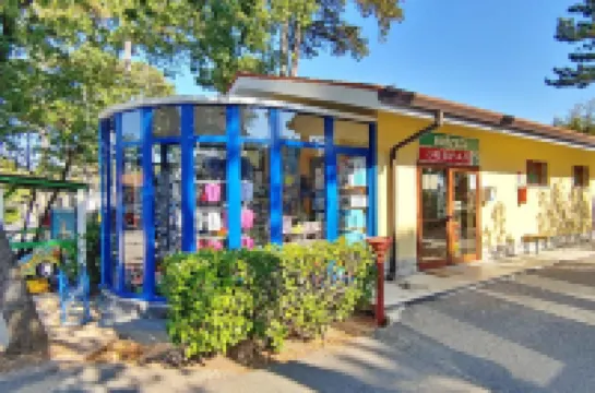 แคมปิ้งวิลเลจ มาเร ปิเนตา บายาซิสเตียนา โรงแรมใกล้Duino Castle / Devinski Grad