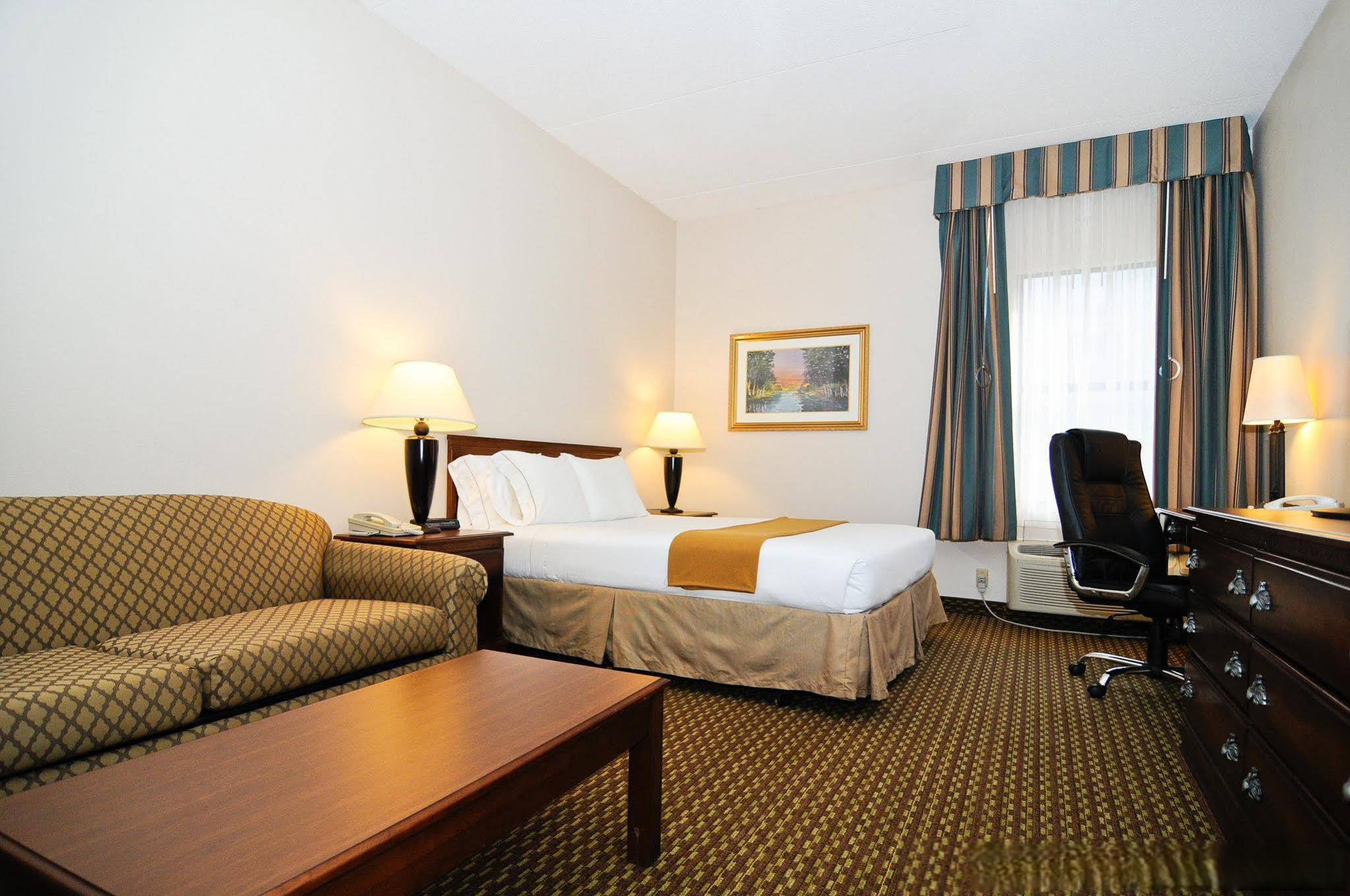 Days Inn & Suites by Wyndham Lafayette IN