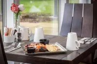 DoubleTree by Hilton Belfast Templepatrick - breakfast