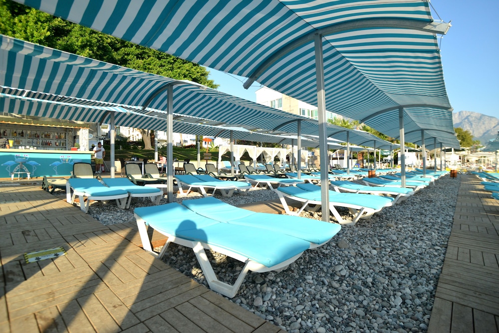 L'Ancora Beach Hotel