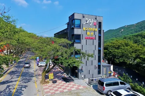 Gyeryongsan Donghaksa Toranga Pension Hotel di Gongju