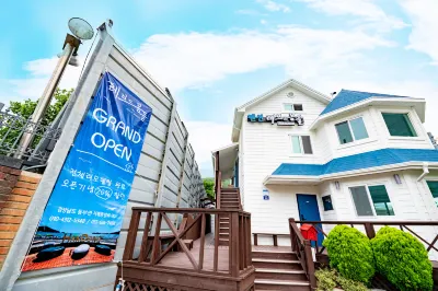 Geoje Rebeudeumongdolpensyeon Hotels near Hakdong Mongdol Beach