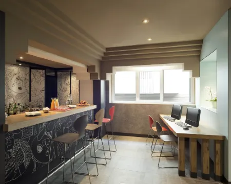 ไอบิส มิลาโนเช็นโตร โรงแรมในมิลาน