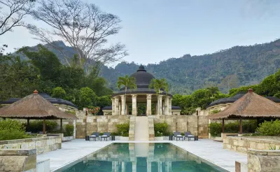 Amanjiwo Hotel dekat Lattar Borobudur