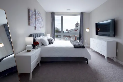 Lux 2BR Apt Downtown at Yale