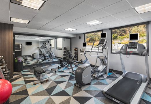 3. 힐튼 가든 인 ..