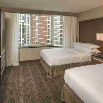 Embassy Suites by Hilton Chicago Downtown Magnificent Mile Rooms