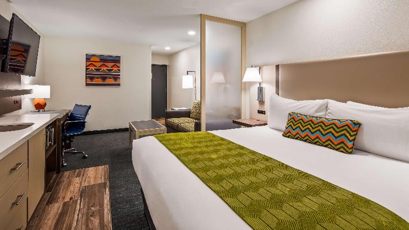 La Quinta Inn & Suites by Wyndham Tulsa Downtown/Route 66