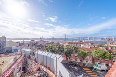 Surroundings Guestready - Bright & Spacious 2-Bed Apt with Rooftop Terrace in Alcântara Photo