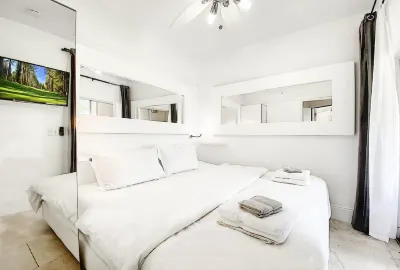 PgaVillageResort by AmericanVacationLiving 1 Br Walmart Supercenter附近的飯店