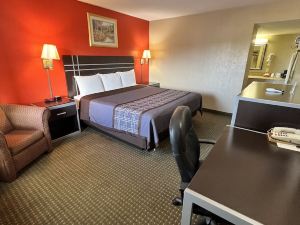 Continental Inn and Suites