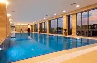 Holiday Inn YEREVAN - REPUBLIC SQUARE by IHG - مسبح