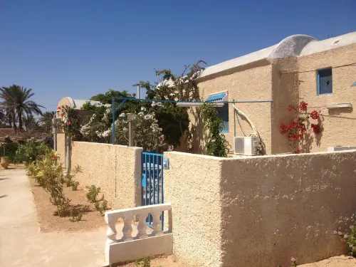 Acacia Bungalow 2 Bedrooms Hotels in Ghizen