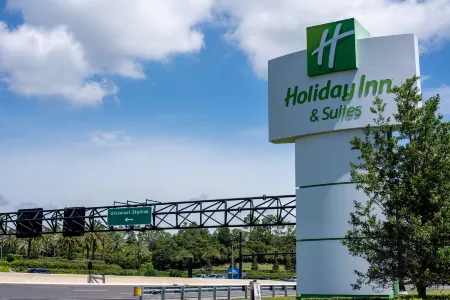 Holiday Inn & Suites Across From Universal Orlando, an IHG Hotel