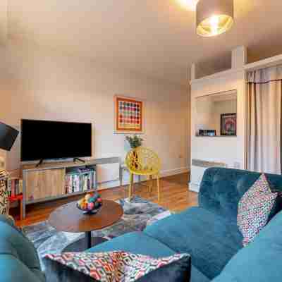 Stylish 1 Bedroom Apartment - Central Birmingham Cube and Mailbox Others