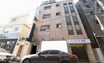 더퍼스트 모텔 썸네일