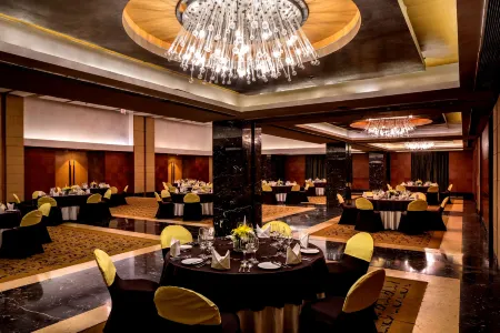 The Park Kolkata Отели рядом с достопримечательностью «Сейнт Джон Черч»