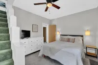 Cozy Cottage in the Heart of Hyde Park 1 Bedroom Home by RedAwning Hotels near At Home