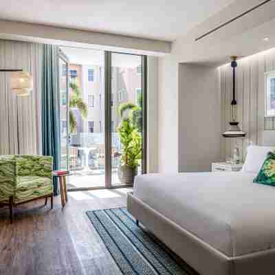 The Ray Hotel Delray Beach, Curio Collection by Hilton Rooms