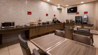 Best Western Plus New Cumberland Inn  Suites - servizio colazione