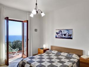 Matisse Cantone - A Well Designed Apartment with a Lovely Spacious Terrace