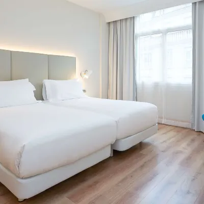 NH Bilbao Deusto Hotels near Deusto