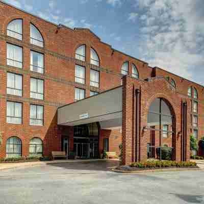 Embassy Suites by Hilton Williamsburg Hotel Exterior