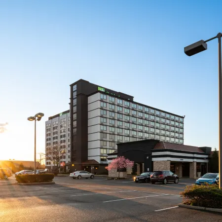 Holiday Inn NEWARK INTERNATIONAL AIRPORT by IHG