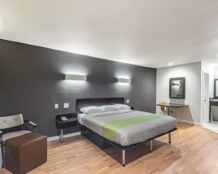 Studio 6 Huntsville, TX Hotels in Walker County