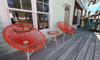 Riverside Inn and Cottages