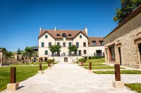 Domaine de Rymska & Spa - Relais & Châteaux Hotel berhampiran Léo Lagrange Stadium