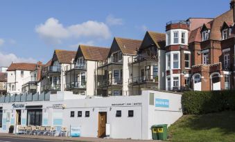 Southend Inn Hotel - Close to Beach, Train Station & Southend Airport