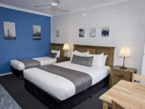 Colonial Motel & Apartments Hotels in Young