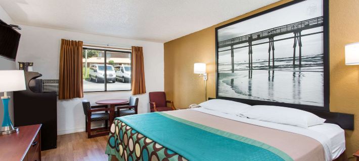 Super 8 by Wyndham Greensboro/Coliseum/Conv. グリーンズボロのホテル