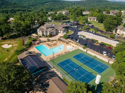 Retreat at the Pointe in the Heart of the Ozarks w/ Famed Branson Attractions