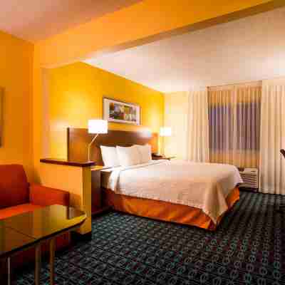 Fairfield Inn & Suites Cincinnati Eastgate Rooms