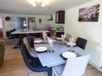 Dunsdale Lodge Hotels in Elton