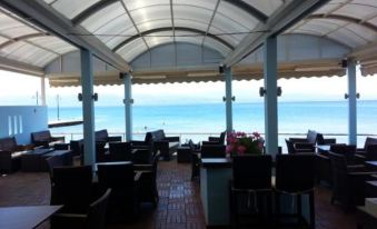 Artemis Hotel